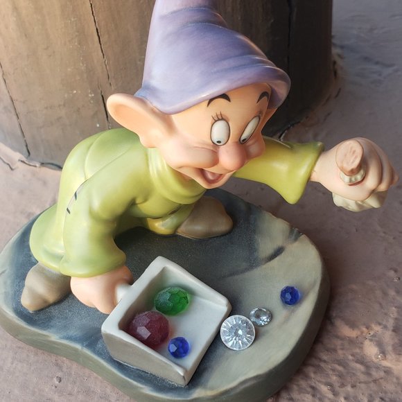 Walt Disney Classics Collection Dopey "We Pick Up Everything In Sight" -Retired - Picture 11 of 11